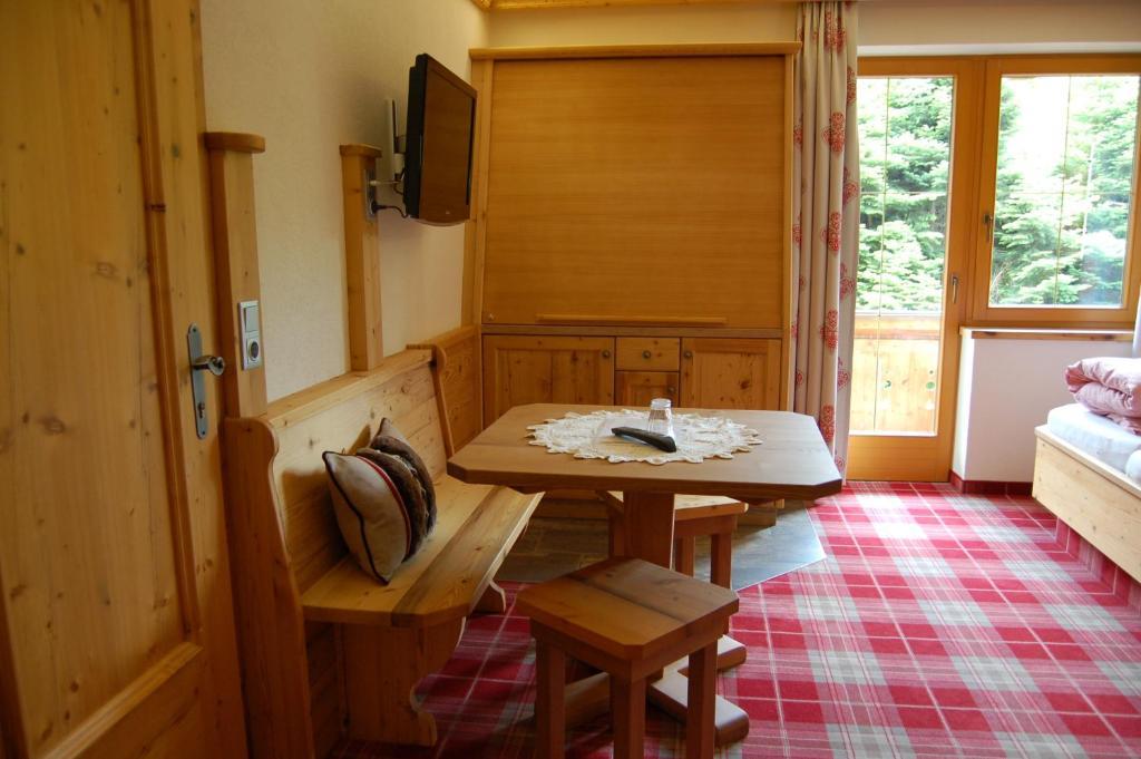 Hotel Schweizerhof Oberau Exteriör bild